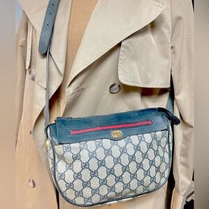 Authentic vintage Gucci GG canvas web sherry line crossbody bag 001.115.0918